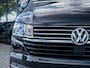 Volkswagen Transporter 2.0 TDI L2H1 30 DC Caravelle Highline | Trekhaak | 6 Zits | Navigatie | Camera | 19'' Lichtmetalen Velgen | Cruise Control | Stoelverwarming | Climate Control | Metallic Lak | All Season Banden | PDC | Dealer Onderhouden |
