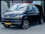 Volkswagen Transporter 2.0 TDI L2H1 30 DC Caravelle Highline | Trekhaak | 6 Zits | Navigatie | Camera | 19'' Lichtmetalen Velgen | Cruise Control | Stoelverwarming | Climate Control | Metallic Lak | All Season Banden | PDC | Dealer Onderhouden |