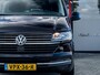 Volkswagen Transporter 2.0 TDI L2H1 30 DC Caravelle Highline | Trekhaak | 6 Zits | Navigatie | Camera | 19'' Lichtmetalen Velgen | Cruise Control | Stoelverwarming | Climate Control | Metallic Lak | All Season Banden | PDC | Dealer Onderhouden |