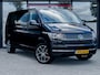 Volkswagen Transporter 2.0 TDI L2H1 30 DC Caravelle Highline | Trekhaak | 6 Zits | Navigatie | Camera | 19'' Lichtmetalen Velgen | Cruise Control | Stoelverwarming | Climate Control | Metallic Lak | All Season Banden | PDC | Dealer Onderhouden |