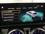 Mercedes-Benz A-klasse 180 Business Solution AMG | Panoramadak | Stoelverwarming | Leder/Alcantara | Camera | Navigatie | Widescreen | Designo Mountaingrijs Magno