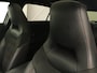 Mercedes-Benz A-klasse 180 Business Solution AMG | Panoramadak | Stoelverwarming | Leder/Alcantara | Camera | Navigatie | Widescreen | Designo Mountaingrijs Magno