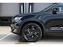 Volvo EX40 Single Motor Extended Range Plus Black Ed. 82 kWh | Verwarmbare voorstoelen | Verwarmbaar stuurwiel | Premium audio by Harman Kardon | 20 inch Lichtmetalen velgen | Alarmklasse 3