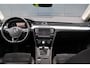 Volkswagen Passat Variant 1.8 TSI Highline Business R Automaat | 180pk | R-Line | Panoramadak | Active Info Display | Trekhaak | Stoelverwarming | LED | 18 Inch | Keyless
