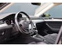 Volkswagen Passat Variant 1.8 TSI Highline Business R Automaat | 180pk | R-Line | Panoramadak | Active Info Display | Trekhaak | Stoelverwarming | LED | 18 Inch | Keyless