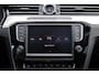 Volkswagen Passat Variant 1.8 TSI Highline Business R Automaat | 180pk | R-Line | Panoramadak | Active Info Display | Trekhaak | Stoelverwarming | LED | 18 Inch | Keyless
