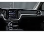 Volvo V60 2.0 T8 Plug-in hybrid AWD Ultra Dark | Massagestoelen | Elektrische trekhaak | Geventileerde stoelen | Bowers & Wilkins Hifi | 360 Camera