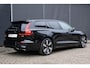Volvo V60 T8 Automaat Plug-in hybrid AWD Ultra Dark | Massagestoelen | Panoramadak | Elektrische trekhaak | Geventileerde stoelen | Bowers & Wilkins Hifi | 360 Camera