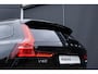 Volvo V60 T8 Automaat Plug-in hybrid AWD Ultra Dark | Massagestoelen | Panoramadak | Elektrische trekhaak | Geventileerde stoelen | Bowers & Wilkins Hifi | 360 Camera