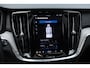 Volvo V60 T8 Automaat Plug-in hybrid AWD Ultra Dark | Massagestoelen | Panoramadak | Elektrische trekhaak | Geventileerde stoelen | Bowers & Wilkins Hifi | 360 Camera