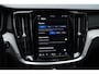 Volvo V60 2.0 T8 Plug-in hybrid AWD Ultra Dark | Massagestoelen | Elektrische trekhaak | Geventileerde stoelen | Bowers & Wilkins Hifi | 360 Camera