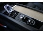 Volvo XC60 T6 350PK Ultra Dark | Black Pack | 360° | Luchtvering | B&W Audio | Panoramadak | Getint Glas