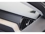 Volvo XC60 T6 350PK Ultra Dark | Black Pack | 360° | Luchtvering | B&W Audio | Panoramadak | Getint Glas