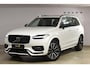 Volvo XC90 T8 455PK Automaat Plug-in hybrid AWD Ultimate Dark / Bowers & Wilkins / Luchtvering / Head Up Display / 360 Camera / Massagestoelen / Gelaagde Zijruiten / Trekhaak /