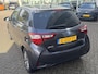 Toyota Yaris 1.5 Hybrid DYNAMIC APPLE/ANDROID KEYLESS 15'' LM-VELGEN CLIMA CRUISE CAMERA BLUETOOTH NL-AUTO 1E-EIG