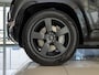 Land Rover Defender 2.0 P300e 110 X-Dynamic SE | Panoramadak | Trekhaak | Black Pack