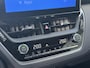 Toyota Corolla Cross Hybrid 180 EXECUTIVE BLIND SPOT PARK-SENSOREN JBL-AUDIO 360-CAMERA STOEL/STUUR VERWARMING EL-ACHTERKLEP CAMERA LEDER PARK-ASS APPLE/ANDROID