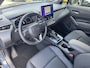 Toyota Corolla Cross Hybrid 180 EXECUTIVE BLIND SPOT PARK-SENSOREN JBL-AUDIO 360-CAMERA STOEL/STUUR VERWARMING EL-ACHTERKLEP CAMERA LEDER PARK-ASS APPLE/ANDROID