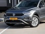 Volkswagen T-Roc Life Business 1.0 TSI 110pk STOELVERW. VOOR | DAB | 16''LM | NAVI | CLIMA | APPLE-CARPLAY