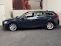 Volvo V60 1.6 D2 Momentum NAVIGATIE CRUISE CONTROL CLIMATE CONTROL BLUETOOTH TELEFOON MEDIA VOORBEREIDING PDC ZEER MOOI !! 3010
