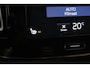 Volvo XC40 1.5 T3 Momentum Pro (TREKHAAK, H&K AUDIO, STOELVERWARMING, AUTOMAAT, ACHTERUITRIJCAMERA, PARKEERSENSOREN)