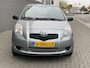 Toyota Yaris 1.0 VVTi +/3drs/ 1e EIG/ dealeronderhouden/ 1jaar apk/ airco/ EL-ramen/ zeer nette auto.