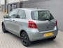 Toyota Yaris 1.0 VVTi +/3drs/ 1e EIG/ dealeronderhouden/ 1jaar apk/ airco/ EL-ramen/ zeer nette auto.