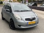 Toyota Yaris 1.0 VVTi +/3drs/ 1e EIG/ dealeronderhouden/ 1jaar apk/ airco/ EL-ramen/ zeer nette auto.