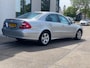 Mercedes-Benz E-klasse 200 K. Avantgarde/ automaat/ 5drs/ nap/ dealeronderhouden/ 1jaar apk/ volle opties!