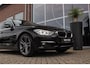 BMW 3-Serie Touring 328i F31 Luxury-Line | 245 pk | Automaat | Dakraam | Leer | Trekhaak | Xenon | Head-up | Navi | Keyless entry | HiFi | Sportstuur | Cruise control | ➡️