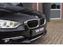 BMW 3-Serie Touring 328i F31 Luxury-Line | 245 pk | Automaat | Dakraam | Leer | Trekhaak | Xenon | Head-up | Navi | Keyless entry | HiFi | Sportstuur | Cruise control | ➡️