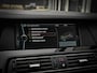 BMW 5-Serie Touring 530d M-Sport | PANO | STOEL VENT. & VERW. | CARBONSCHWARZ | TREKHAAK | HUD | ADAPTIVE CRUISE | FULL OPTION
