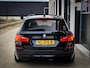 BMW 5-Serie Touring 530d M-Sport | PANO | STOEL VENT. & VERW. | CARBONSCHWARZ | TREKHAAK | HUD | ADAPTIVE CRUISE | FULL OPTION