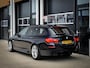 BMW 5-Serie Touring 530d M-Sport | PANO | STOEL VENT. & VERW. | CARBONSCHWARZ | TREKHAAK | HUD | ADAPTIVE CRUISE | FULL OPTION