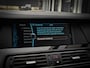 BMW 5-Serie Touring 530d M-Sport | PANO | STOEL VENT. & VERW. | CARBONSCHWARZ | TREKHAAK | HUD | ADAPTIVE CRUISE | FULL OPTION
