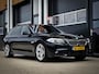 BMW 5-Serie Touring 530d M-Sport | PANO | STOEL VENT. & VERW. | CARBONSCHWARZ | TREKHAAK | HUD | ADAPTIVE CRUISE | FULL OPTION