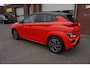 Hyundai Kona 1.0 T-GDI N LINE KEURIGE NETTE STAAT! ORIGINEEL NL! DEALER ONDERHOUDEN! CAMERA STOELKOELING+VERWARMING ALCANTARA/LEDER ANDROID/APPLECARPLAY NAVI AFN.TREKHAAK 18INCH CLIMA CRUISE ENZ...