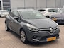 Renault Clio 0.9 TCe Limited Navigatie | Parkeersensoren Achter | Bluetooth | Navigatie | All-Season banden | 5-Deurs! | Airco | Cruise control | DAB ontvanger