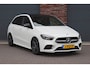 Mercedes-Benz B-klasse 220 AMG Line Premium+ | Panoramadak | Augmented Reality | Advanced Sound System | Keyless Go | Cruise Control | Stoelverwarming | Dodehoekassistent | Nightpakket |