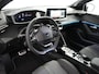 Peugeot 208 GT | Adaptieve cruise control met Stop&Go functie | Armsteunen op de voorportieren bekleed met kunstleder met groen sierstiksel (GT-Line) | Climate Control