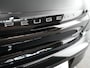 Peugeot 208 GT | Adaptieve cruise control met Stop&Go functie | Armsteunen op de voorportieren bekleed met kunstleder met groen sierstiksel (GT-Line) | Climate Control