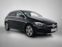 Mercedes-Benz B-klasse 250 e Business Solution Luxury Line | Panoramaschuifdak | Trekhaak | GUARD 360 ° Vehicle protection Plus | Sierelementen in openporig lindehout zwart | Donkergetint glas achter | EASY PACK achterklep |