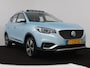 MG ZS MG EV Luxury 45 kWh | Leder | Panoramadak | Trekhaak | Camera | Nederlandse Auto | NAP |