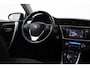 Toyota Auris Touring Sports 1.8 Hybrid Lease+ | Panoramadak | Trekhaak | Navigatie | Keyless | Stoelverwarming | Cruise Control | Clima | Parkeersensoren voor/achter | Camera | 16 inch | Bi-xenon | Bluetooth