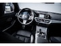 BMW 3-Serie 320i M-Performance I Schuifdak I Leder I BTW I HuD I 19'' I Sfeerverlichting I Org.NL I Dealer-onderhouden I NAP
