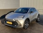 Toyota C-HR 1.8 Hybrid 140 Dynamic Nieuw geleverd! incl. o.a.: AppleCarPlay/AndroidAuto, Dode hoek detectie, PArkeerhulp camera incl sensoren, LM velgen, Adaptieve Cruise Control, Clima Control