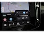 Volvo EC40 Single Motor Extended Range Ultra Black Ed. 82 kWh | Direct beschikbaar | Onyx Black Metallic | Harman Kardon audio | 360° camera | Elek. Bed. voorstoel met Memory | Verwarmbare voorstoelen | Verwarmbaar stuurwiel | Glazen dak |