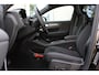 Volvo EC40 Single Motor Extended Range Ultra Black Ed. 82 kWh | Direct beschikbaar | Onyx Black Metallic | Harman Kardon audio | 360° camera | Elek. Bed. voorstoel met Memory | Verwarmbare voorstoelen | Verwarmbaar stuurwiel | Glazen dak |