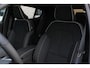Volvo EC40 Single Motor Extended Range Ultra Black Ed. 82 kWh | Direct beschikbaar | Onyx Black Metallic | Harman Kardon audio | 360° camera | Elek. Bed. voorstoel met Memory | Verwarmbare voorstoelen | Verwarmbaar stuurwiel | Glazen dak |