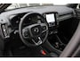 Volvo EC40 Single Motor Extended Range Ultra Black Ed. 82 kWh | Direct beschikbaar | Onyx Black Metallic | Harman Kardon audio | 360° camera | Elek. Bed. voorstoel met Memory | Verwarmbare voorstoelen | Verwarmbaar stuurwiel | Glazen dak |